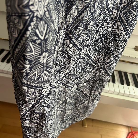 Denver Hayes Boue and White Geometric Backless Dress Small - Picture 4 of 13